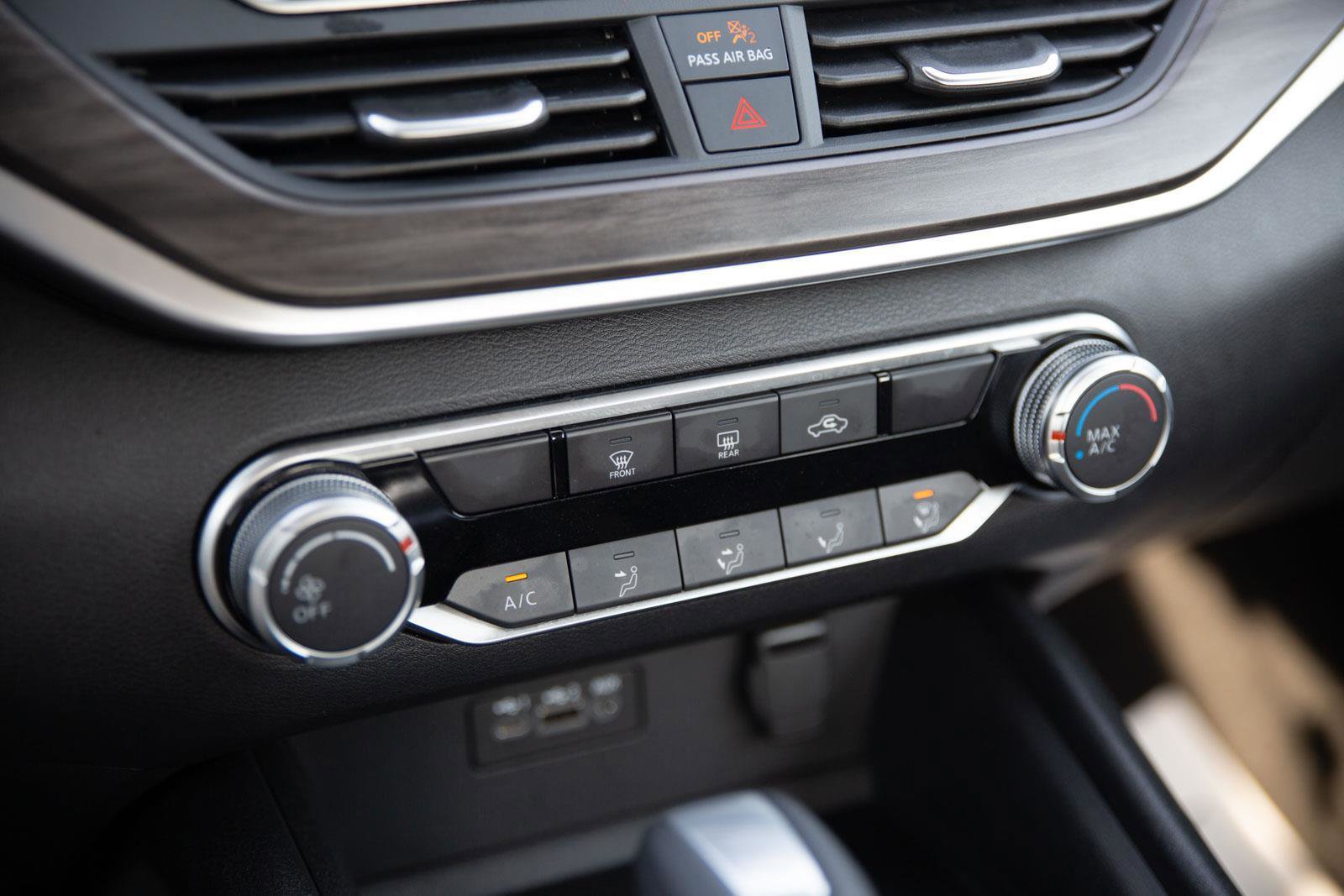 Used 2025 Nissan Altima 2.5 SV image 13