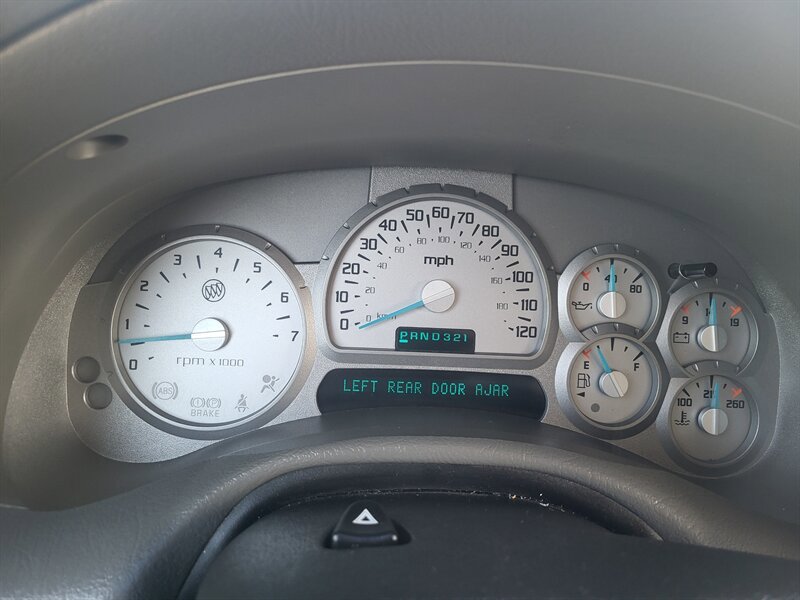 Used 2004 Buick Rainier CXL w/ Convenience Package AWD/4WD image 14