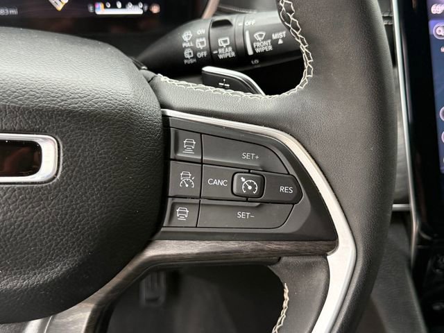 Used 2024 Jeep Grand Cherokee Limited w/ Black Appearance Package AWD/4WD image 17