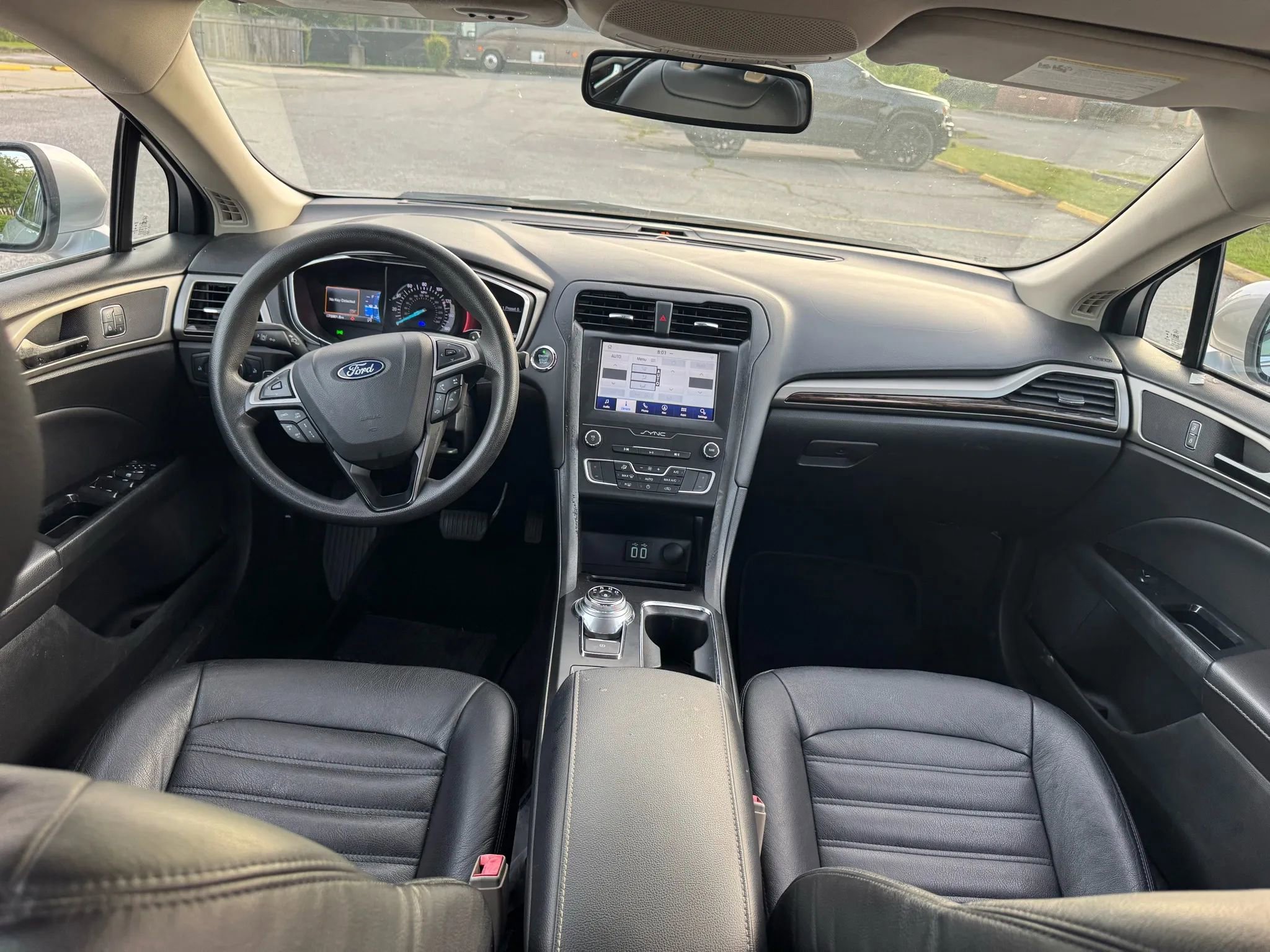 Used 2019 Ford Fusion SE FWD image 11