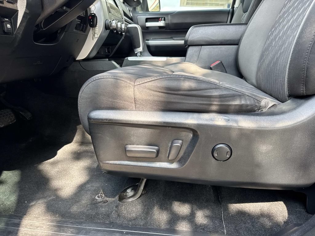 Used 2019 Toyota Tundra SR5 w/ SR5 Upgrade Package AWD/4WD image 18
