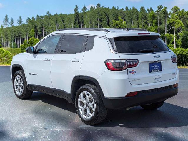 Used 2025 Jeep Compass Latitude AWD/4WD image 4