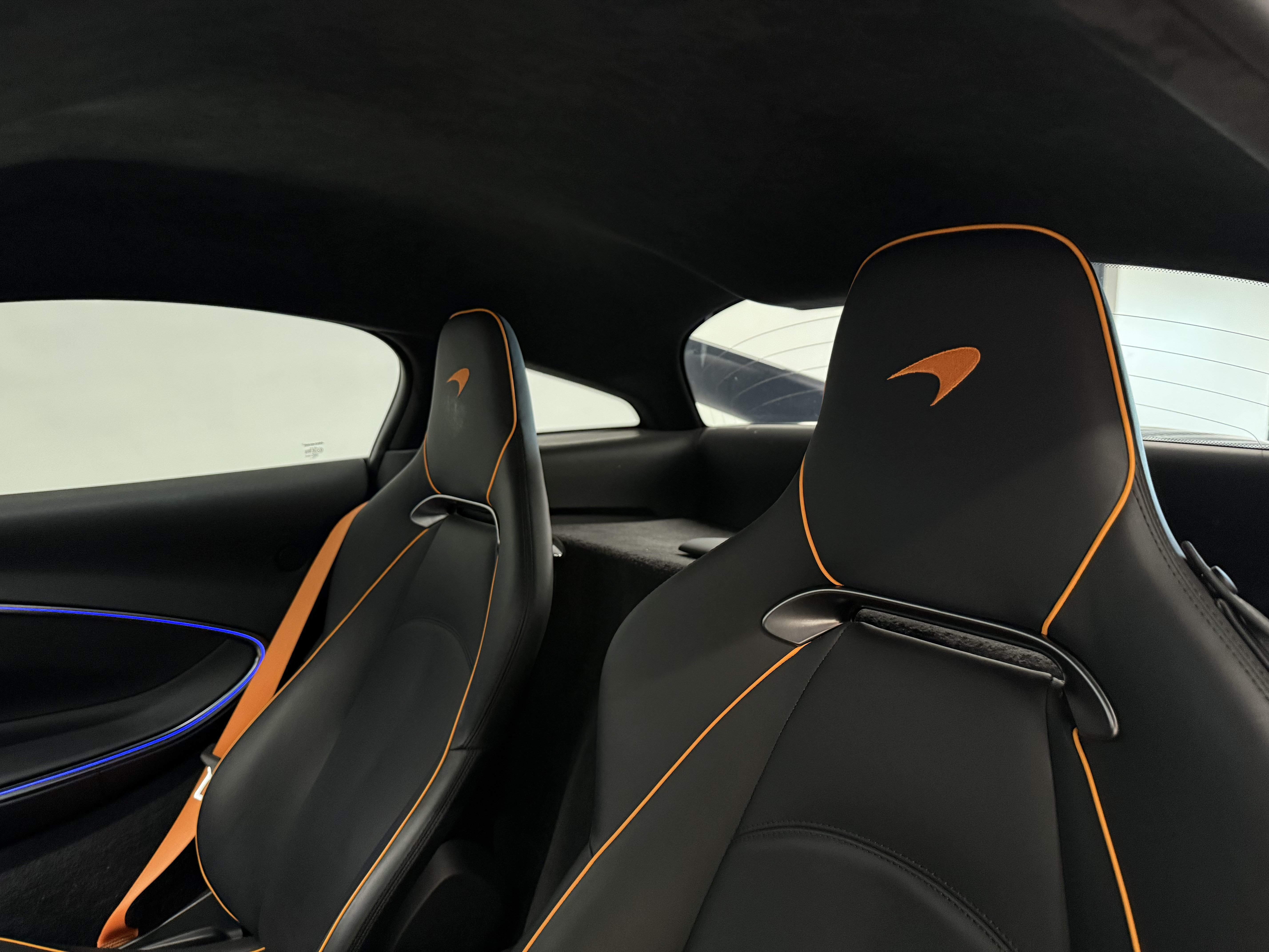 Used 2023 McLaren Artura RWD image 13