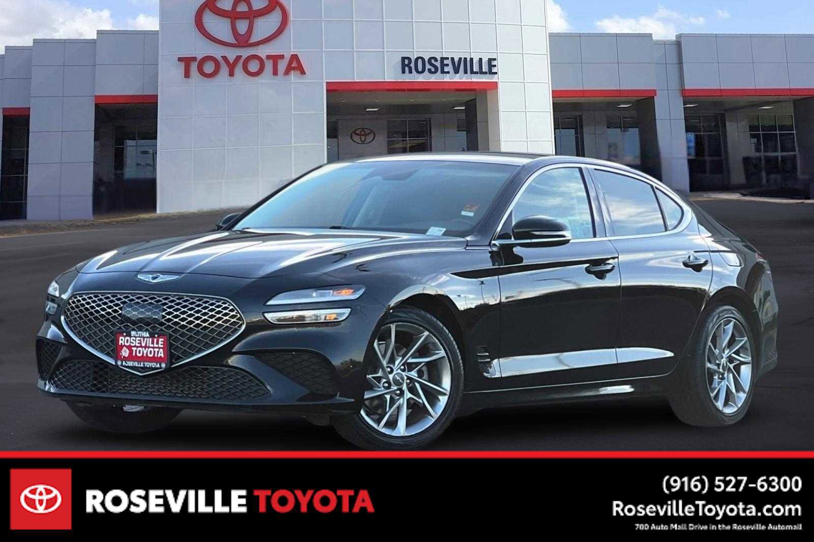 Used 2022 Genesis G70 2.0T image 1