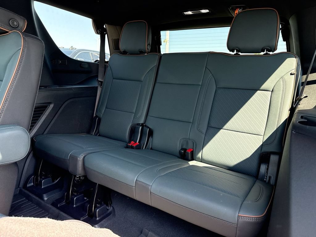 Used 2025 GMC Yukon AT4 w/ AT4 Premium Plus Package AWD/4WD image 24