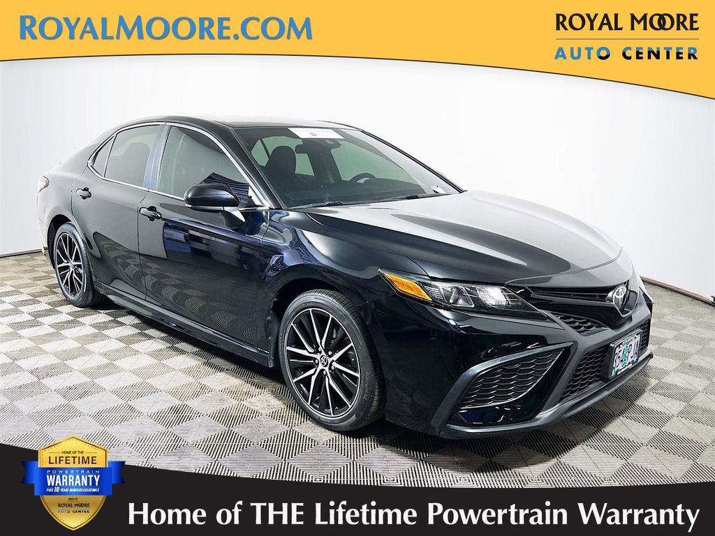Certified 2021 Toyota Camry SE FWD image 1