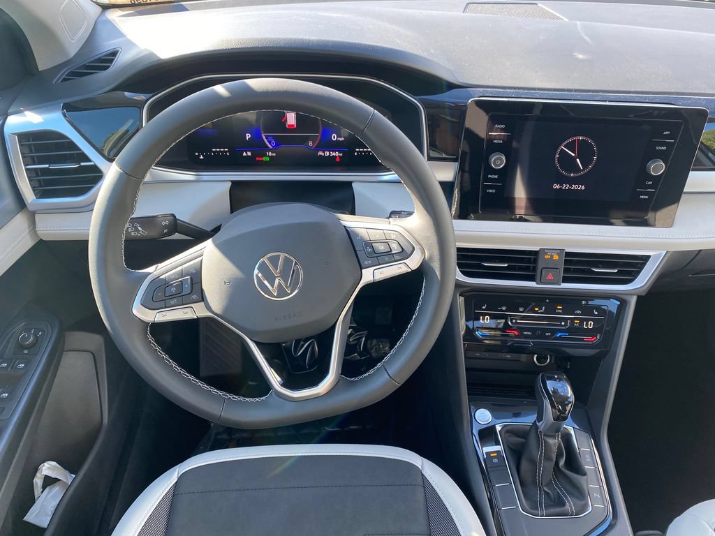 New 2026 Volkswagen Taos SE FWD image 12