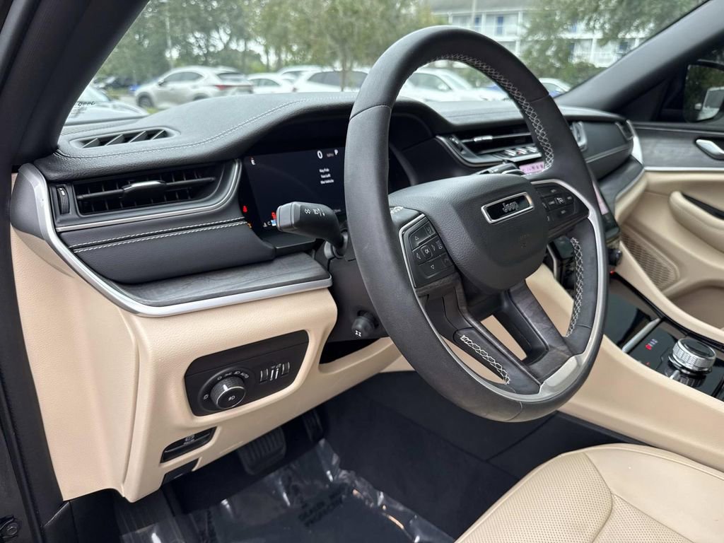 Used 2023 Jeep Grand Cherokee L Limited w/ Luxury Tech Group II image 25