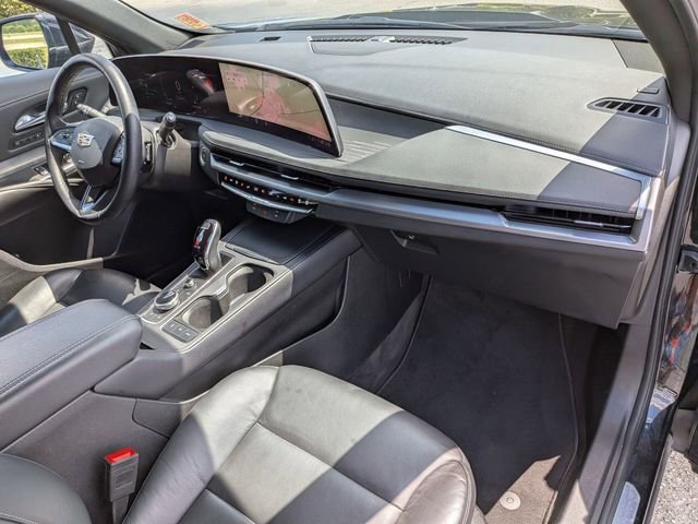 Used 2025 Cadillac XT4 Premium Luxury FWD image 39