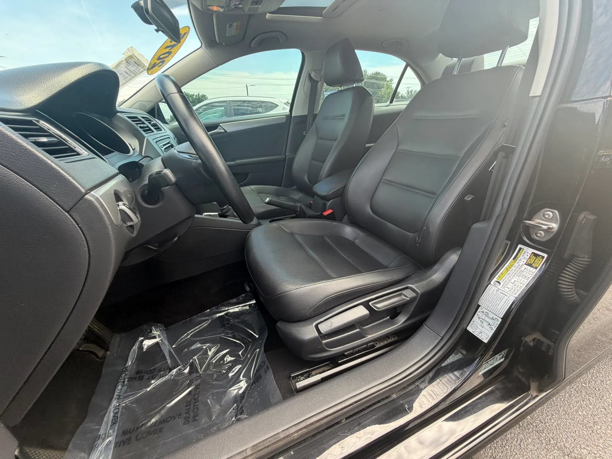 Used 2015 Volkswagen Jetta SE FWD image 12