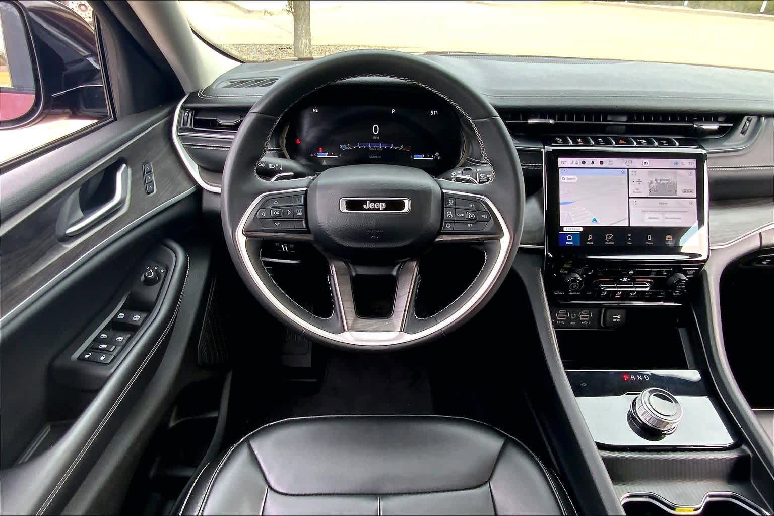 Used 2024 Jeep Grand Cherokee Limited image 6
