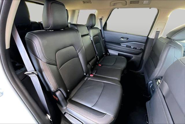 Certified 2025 Nissan Pathfinder SL FWD image 20