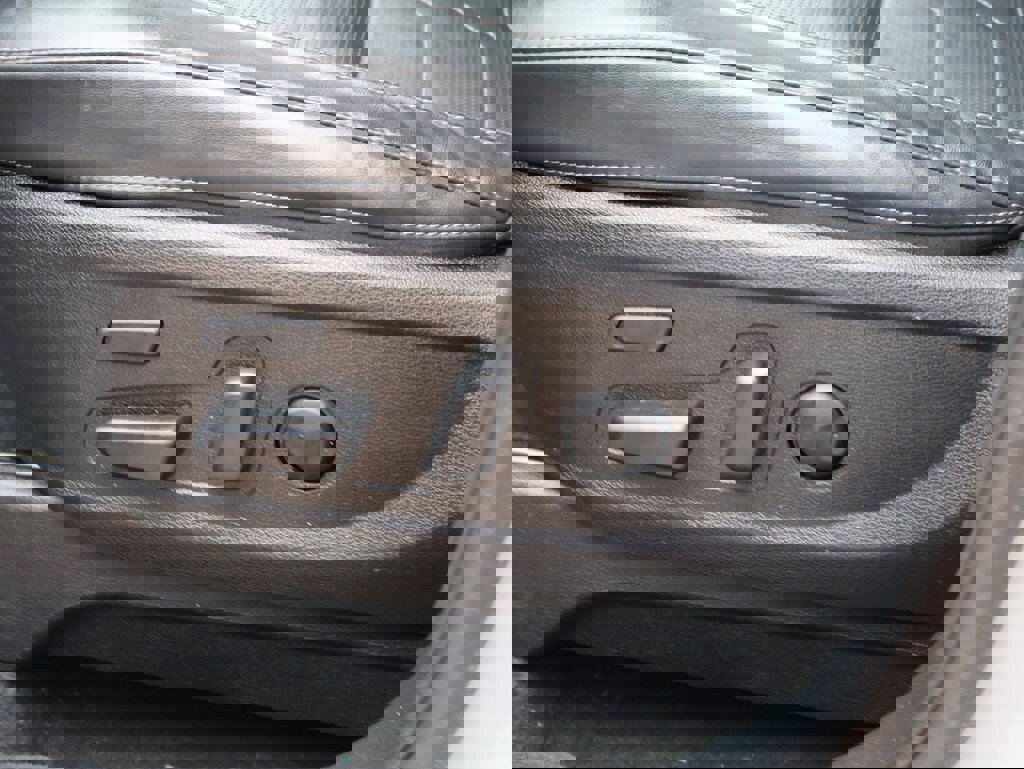 Used 2022 Kia Telluride SX w/ SX Prestige Package image 26