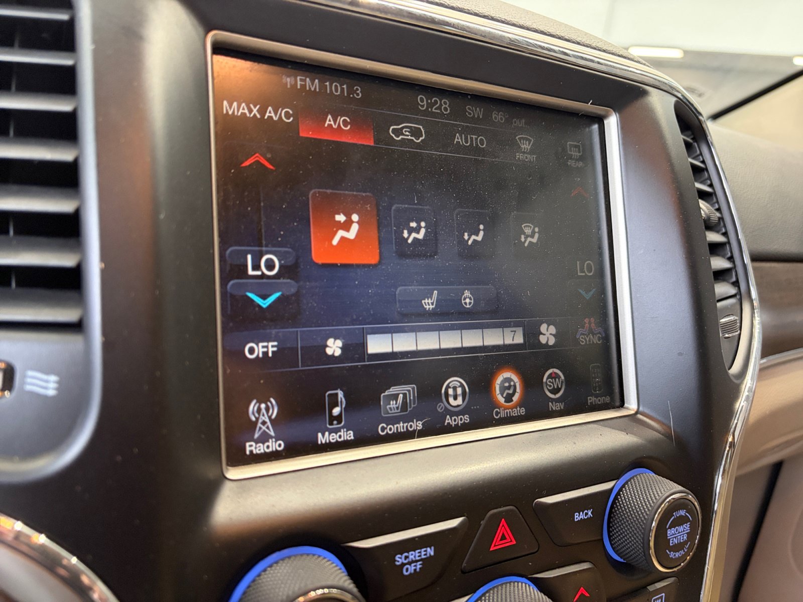Used 2015 Jeep Grand Cherokee Limited AWD/4WD image 24