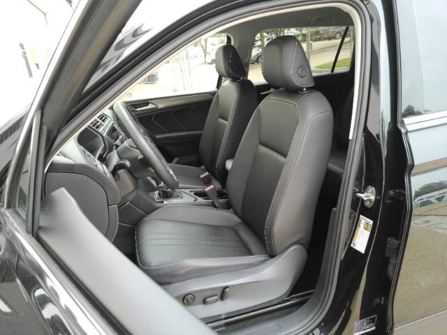Used 2023 Volkswagen Tiguan SE FWD image 6