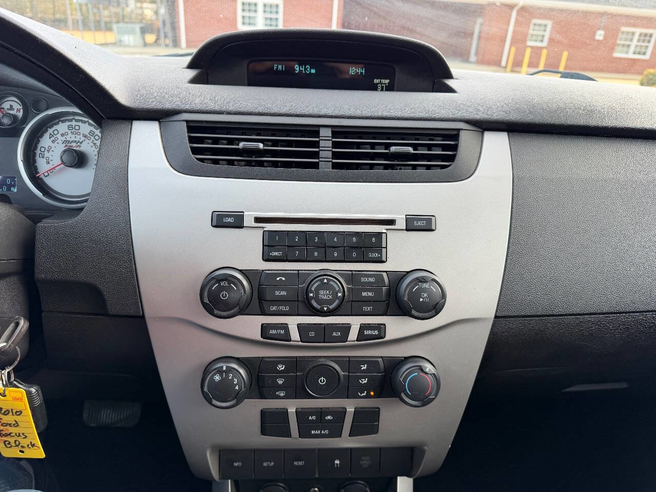 Used 2010 Ford Focus SE image 16