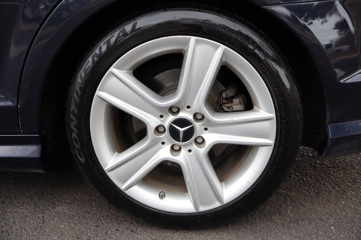 Used 2011 Mercedes-Benz C 300 4MATIC Sedan image 42