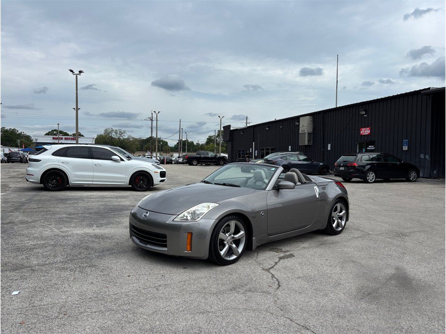 Used 2009 Nissan 350Z Touring RWD image 14