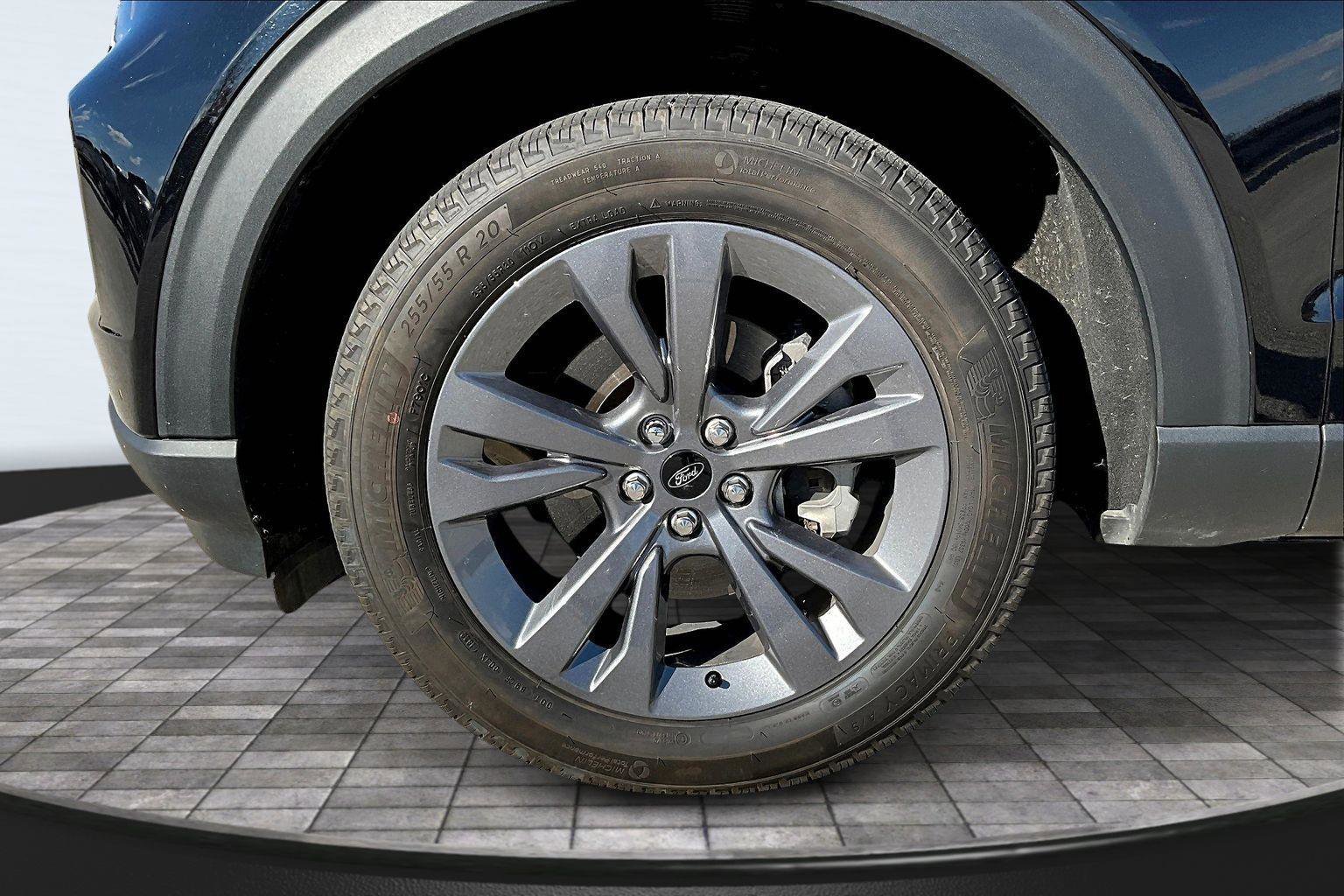 Used 2022 Ford Explorer XLT w/ Equipment Group 202A image 26