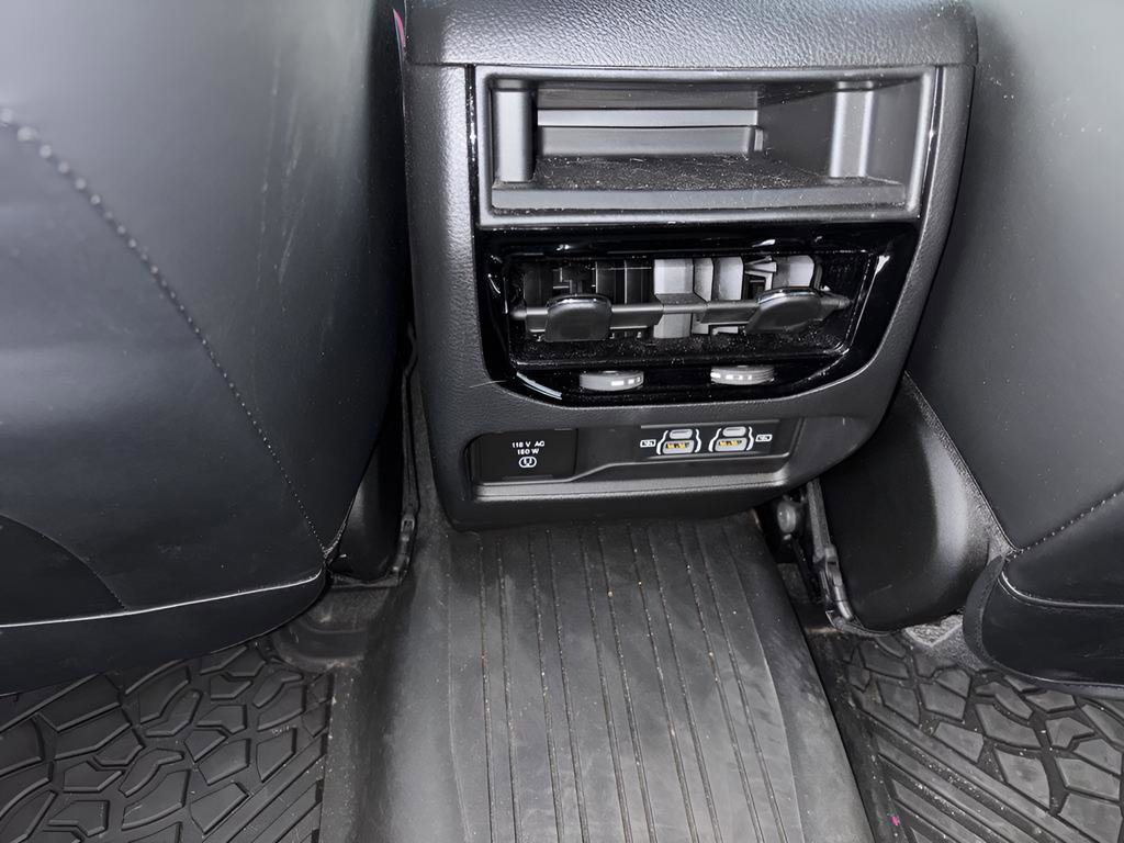 Used 2024 Jeep Grand Cherokee Laredo X w/ Luxury Tech Group I image 32