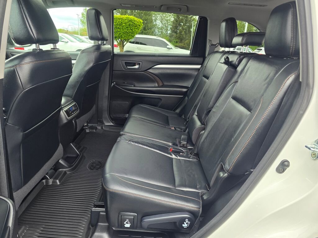 Used 2017 Toyota Highlander XLE AWD/4WD image 19