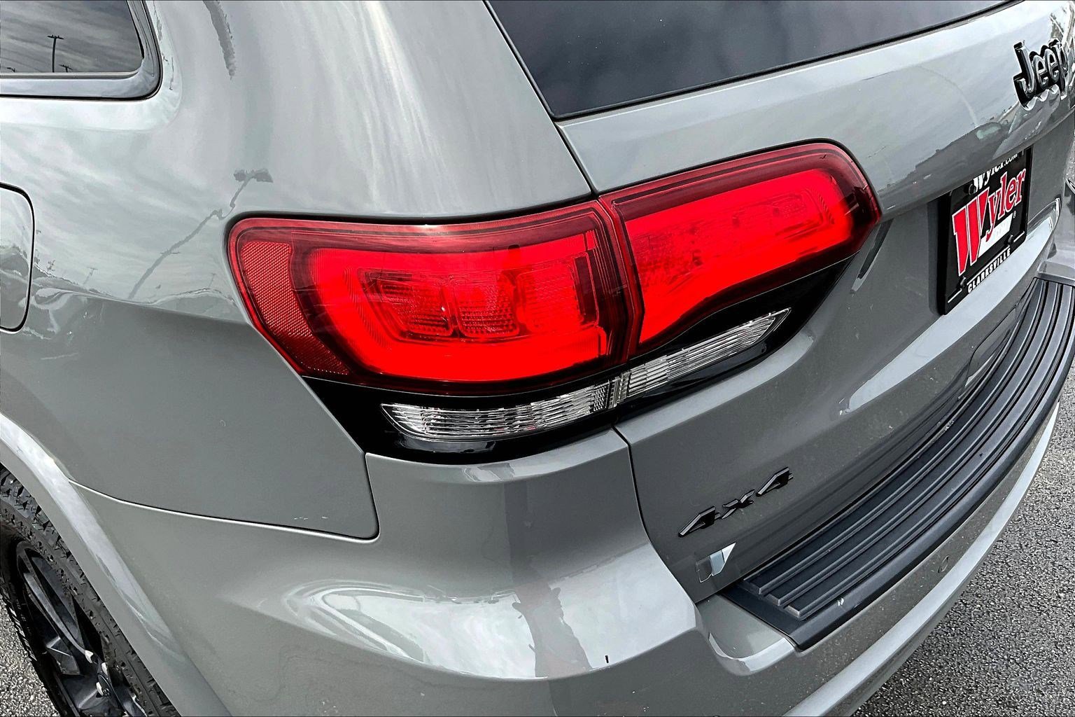 Used 2019 Jeep Grand Cherokee Altitude AWD/4WD image 23