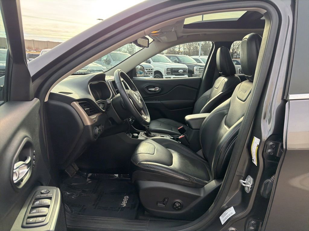 Used 2016 Jeep Cherokee Limited w/ Luxury Group image 10