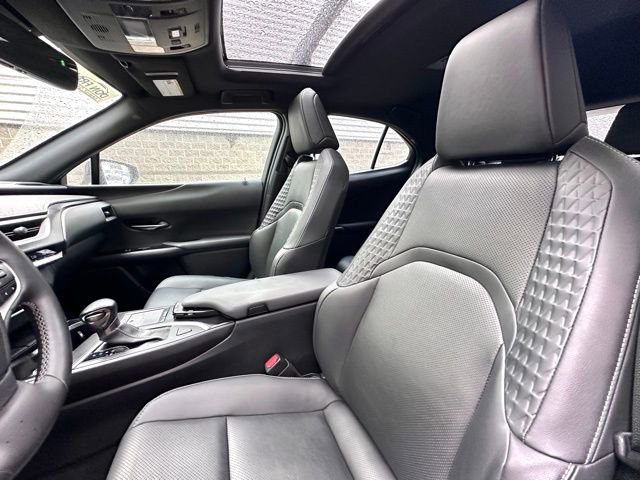 Used 2022 Lexus UX 200 w/ Premium Package image 18