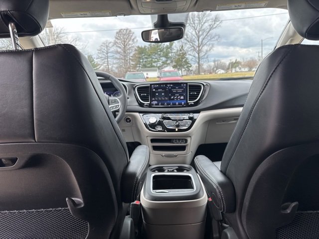 Used 2024 Chrysler Pacifica Touring-L image 28
