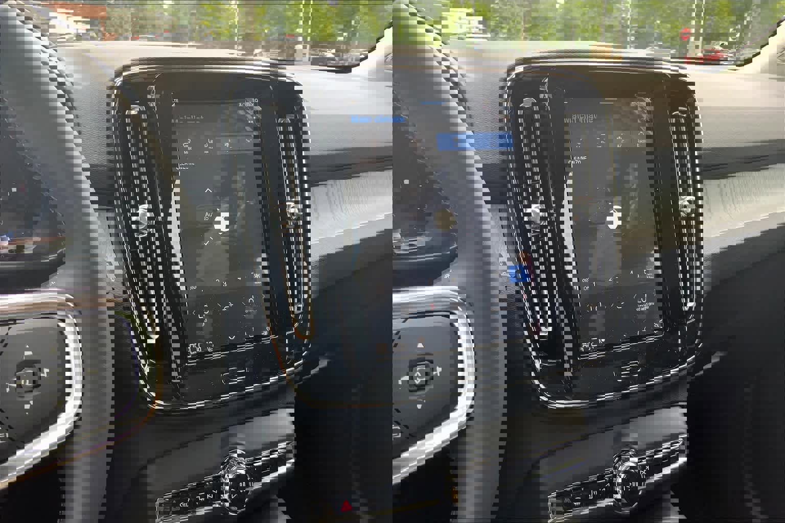 New 2025 Volvo XC40 B5 Core w/ Protection Package Premier image 8