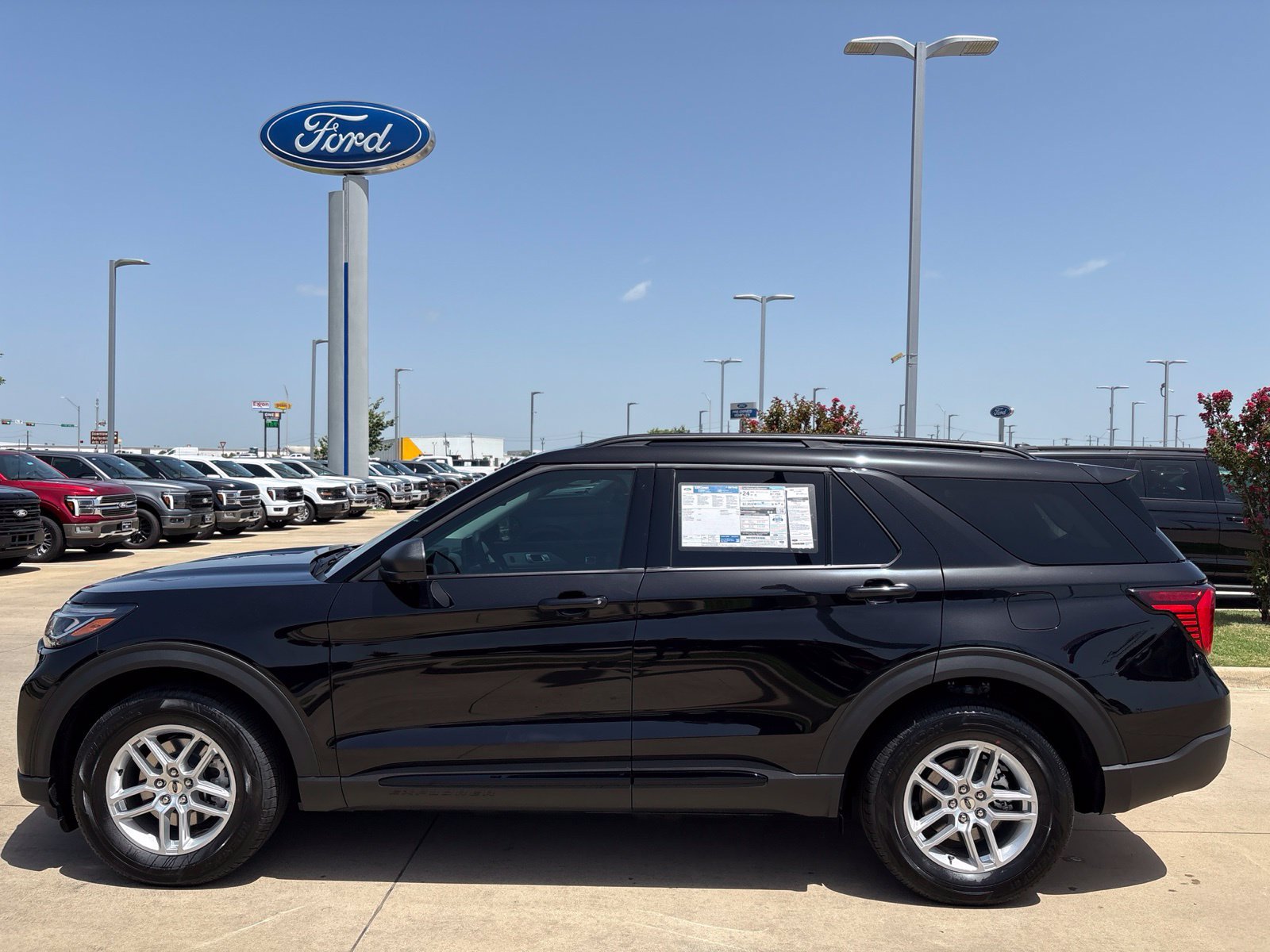 New 2026 Ford Explorer Active w/ Active Comfort Package RWD image 2