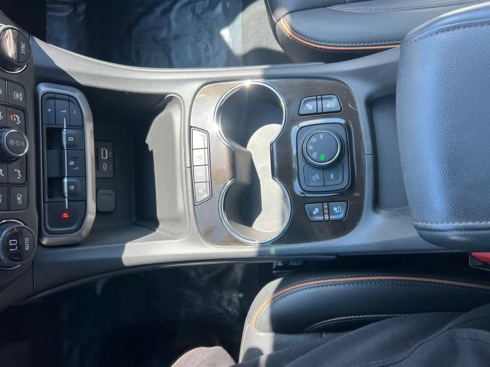 Used 2022 GMC Acadia AT4 w/ Technology Package AWD/4WD image 24