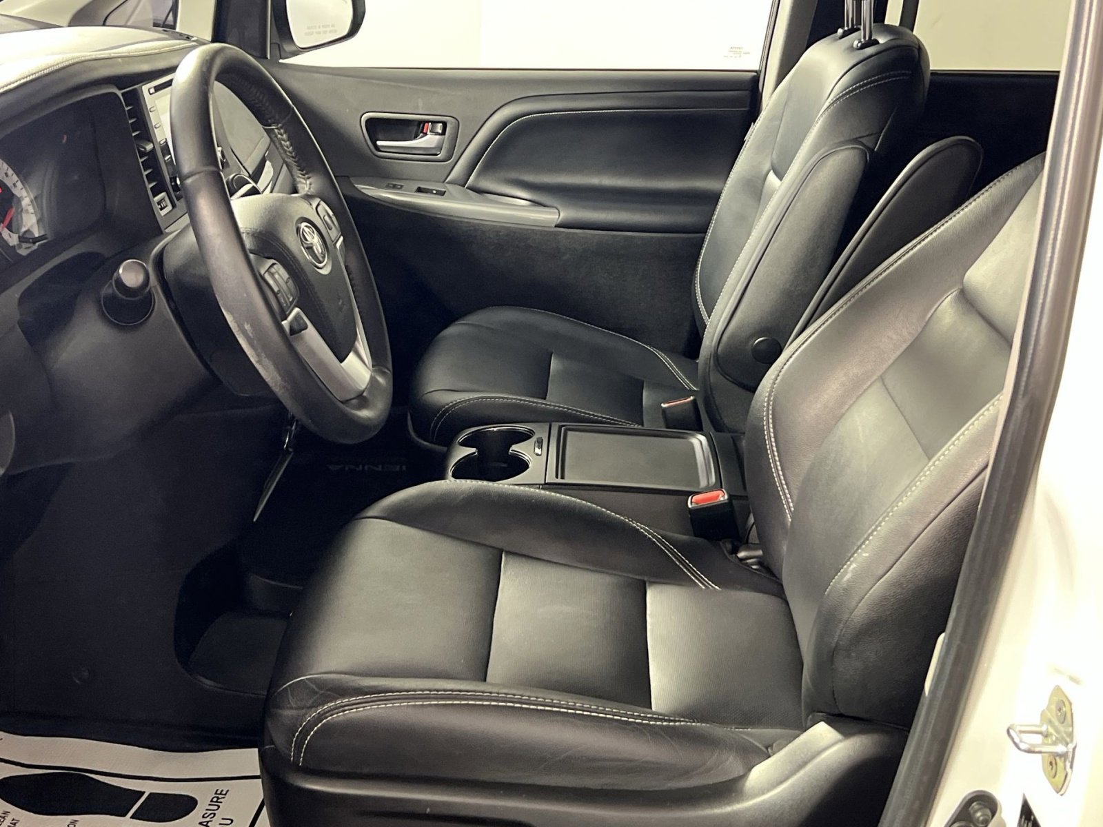 Used 2018 Toyota Sienna SE Premium image 8