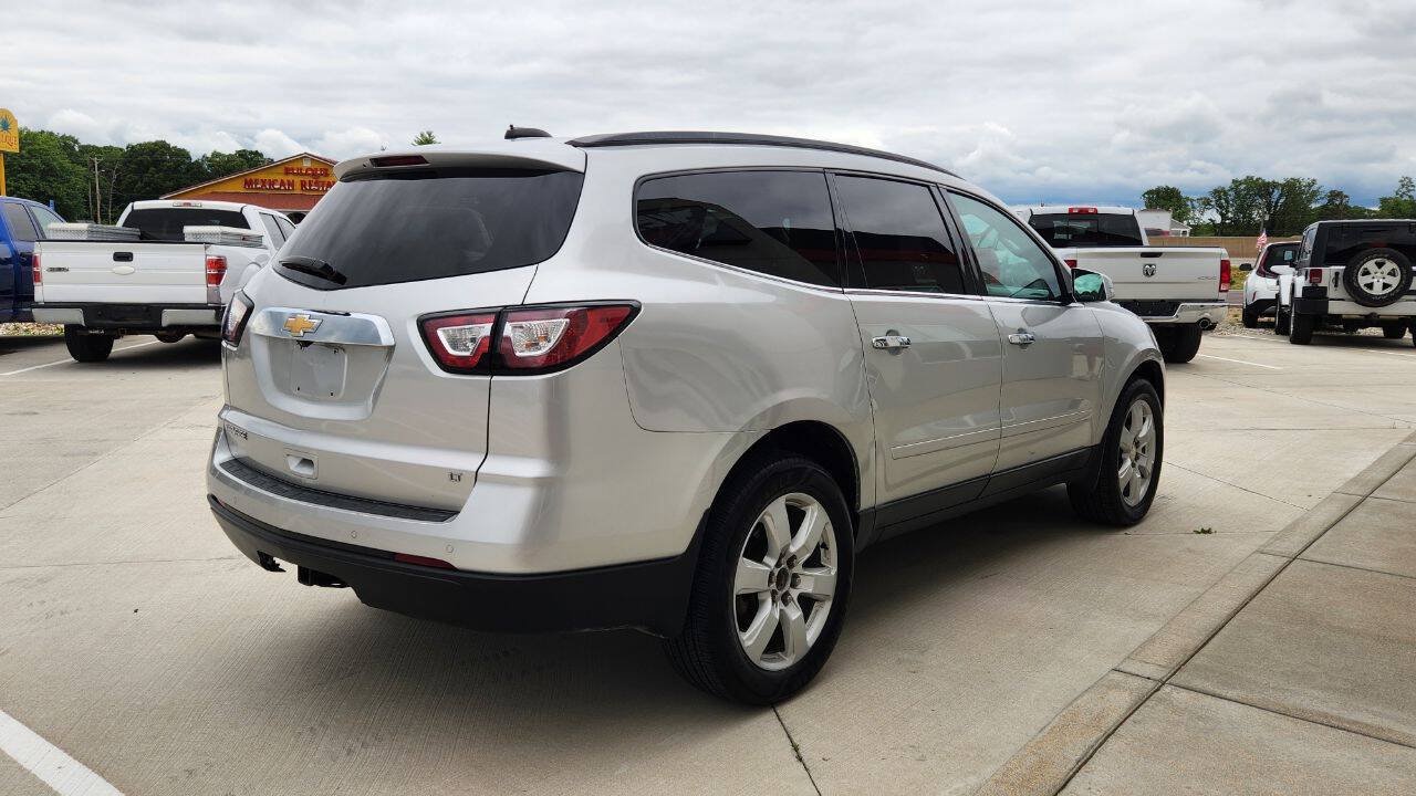 Used 2017 Chevrolet Traverse LT w/ Style and Technology Package FWD image 6