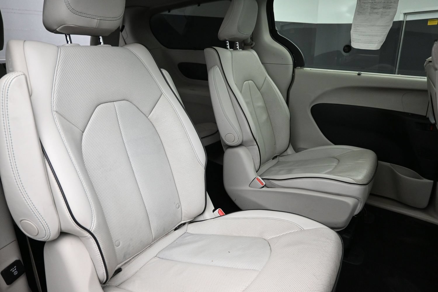 Used 2018 Chrysler Pacifica Limited w/ Advanced Safetytec Group FWD image 25