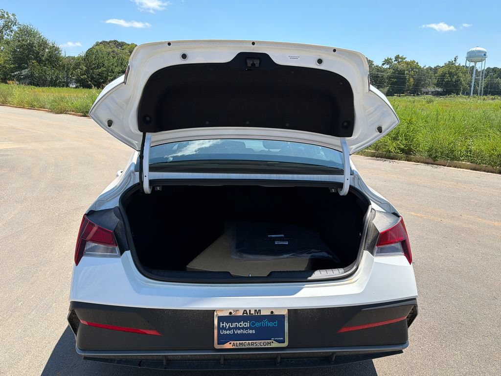 Certified 2025 Hyundai Elantra Sport FWD image 17