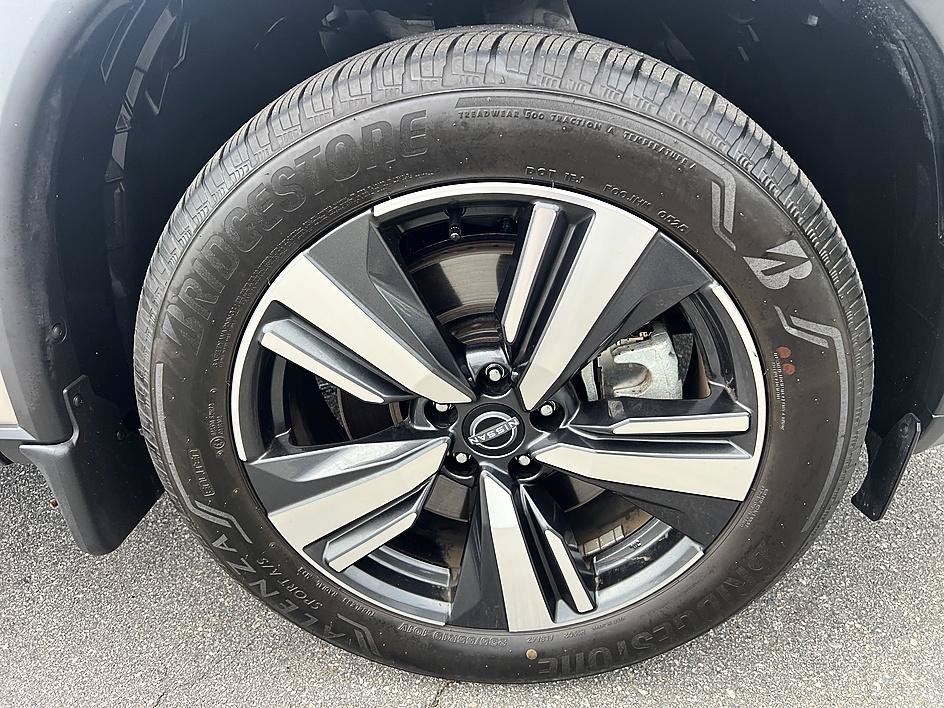 Certified 2025 Nissan Rogue SL w/ Tech Package AWD/4WD image 12