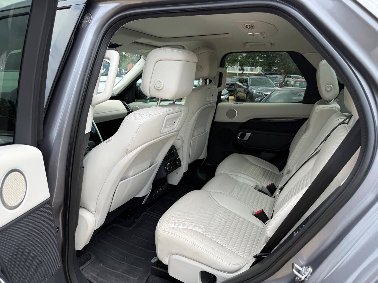 Used 2022 Land Rover Discovery S AWD/4WD image 28