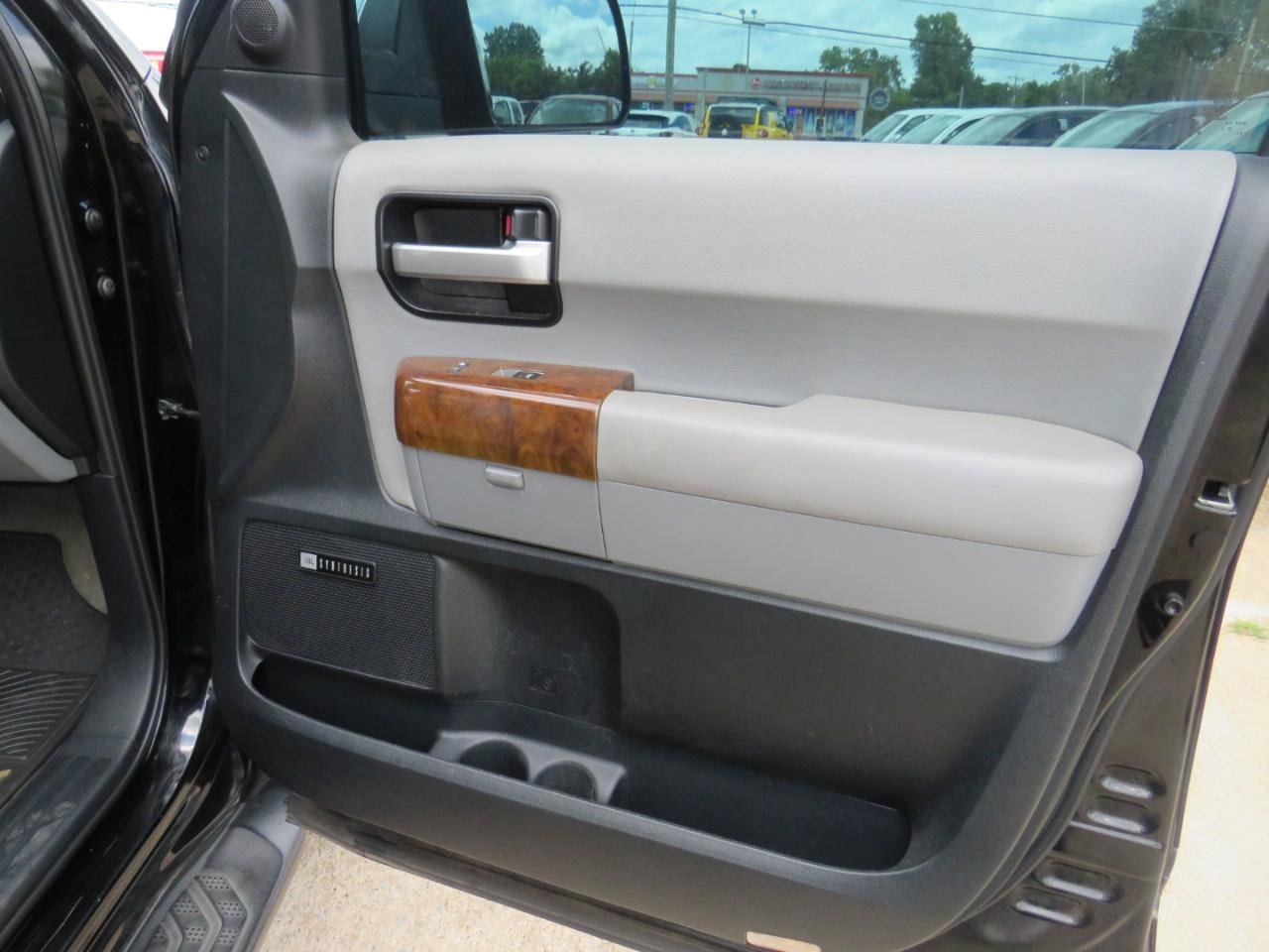 Used 2008 Toyota Sequoia Limited RWD image 17