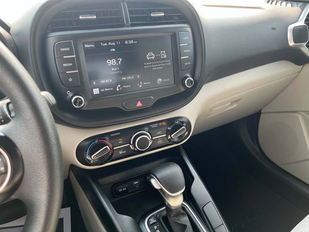 Used 2025 Kia Soul LX w/ LX Technology Package FWD image 19