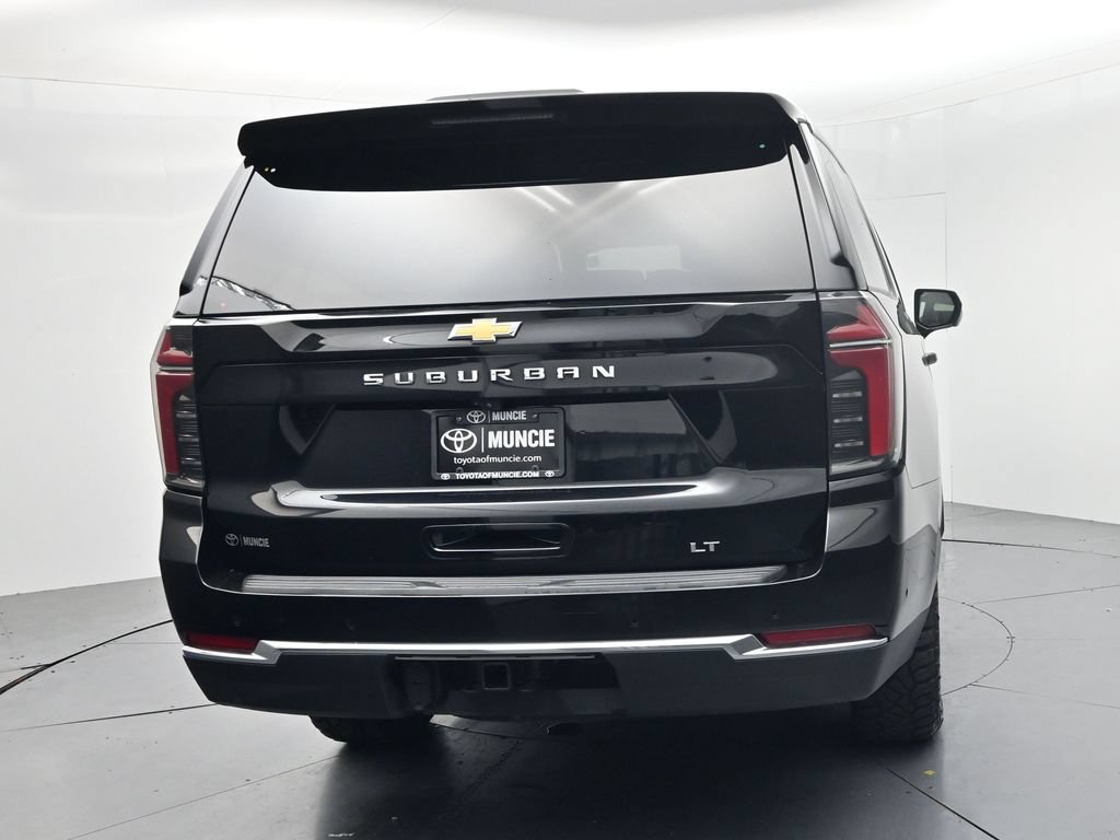 Used 2025 Chevrolet Suburban LT AWD/4WD image 7