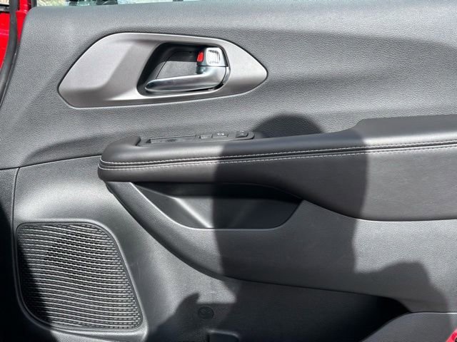 New 2026 Chrysler Pacifica Select image 24