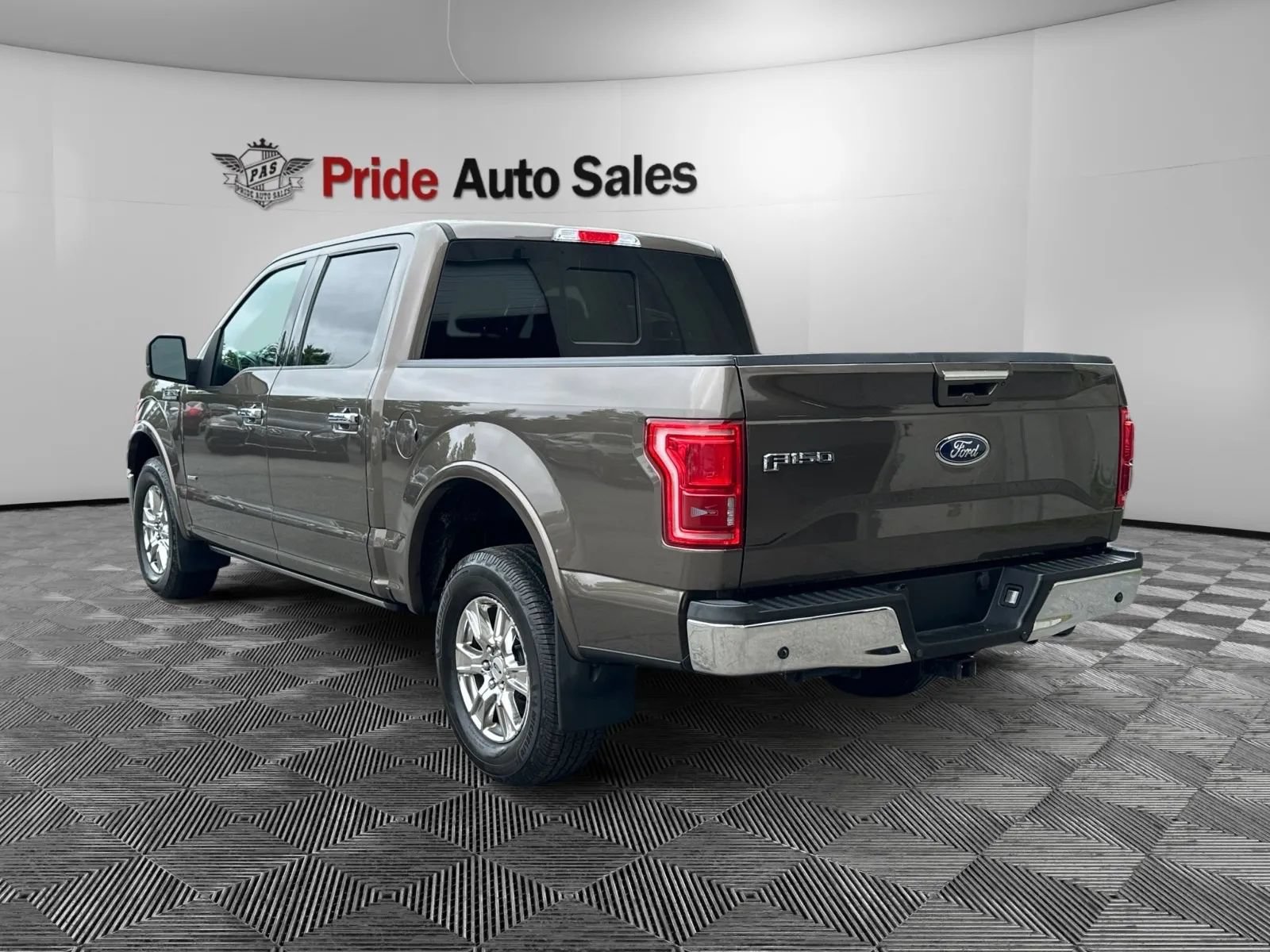 Used 2015 Ford F150 Lariat w/ Equipment Group 502A Luxury AWD/4WD image 7