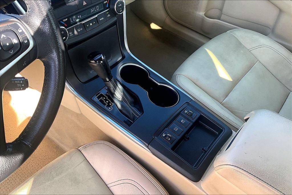 Used 2015 Toyota Camry XLE w/ Moonroof Package FWD image 15