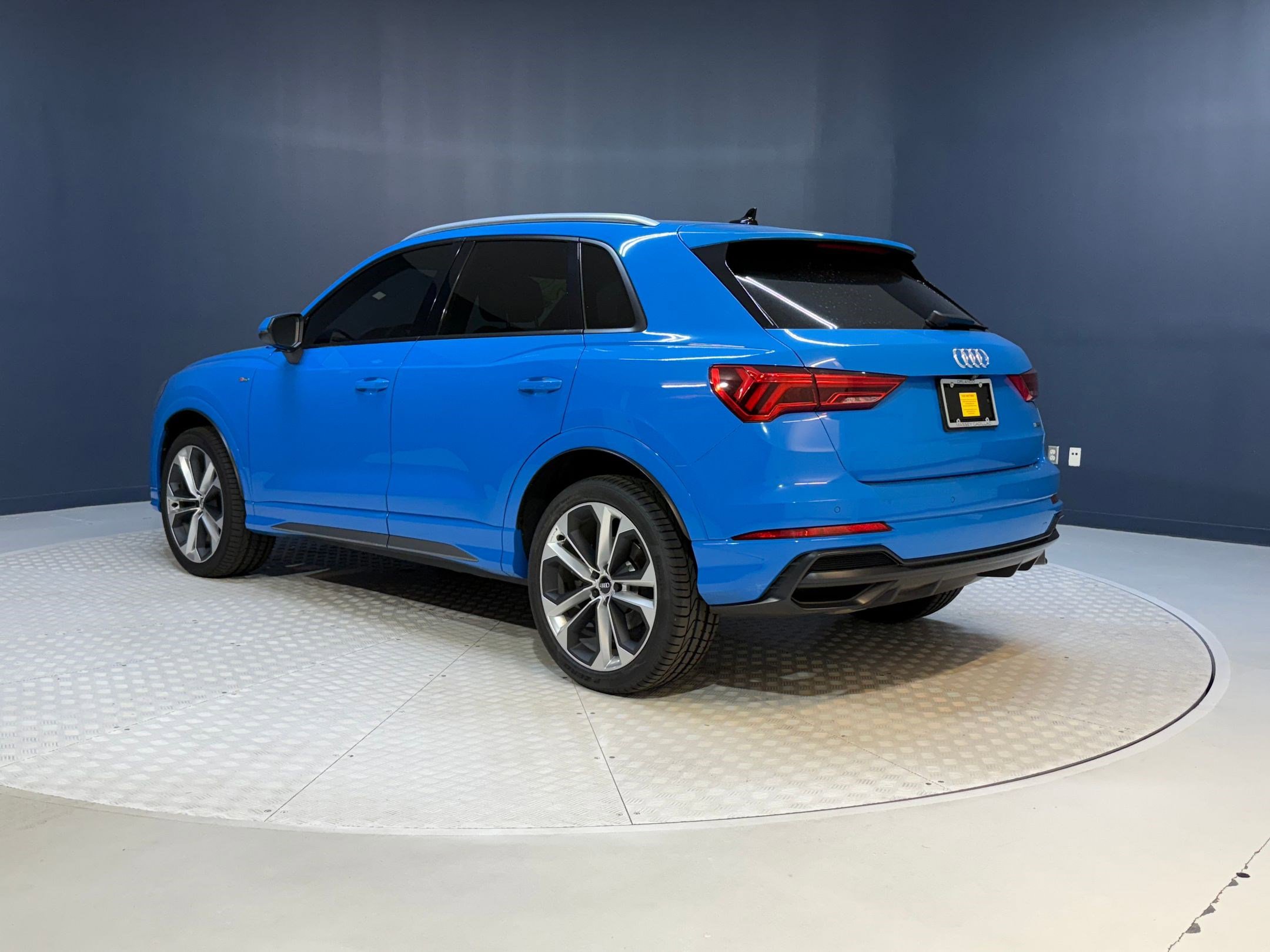 Used 2020 Audi Q3 2.0T Premium Plus w/ Premium Plus Package image 3