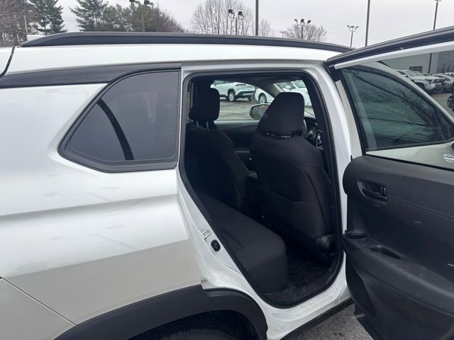 Used 2024 Toyota Corolla Cross LE w/ Moonroof Package image 9