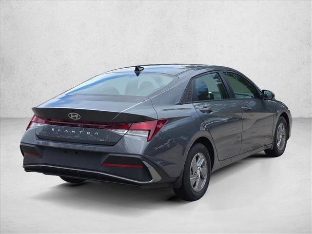 Used 2025 Hyundai Elantra SE FWD image 5