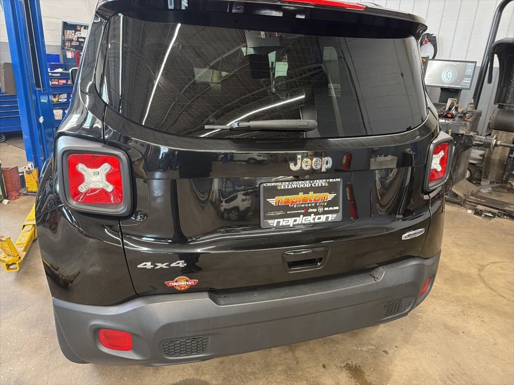 Used 2020 Jeep Renegade Latitude w/ Cold Weather Group AWD/4WD image 9