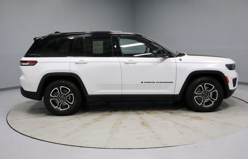 Used 2022 Jeep Grand Cherokee Trailhawk w/ Luxury Tech Group III image 13