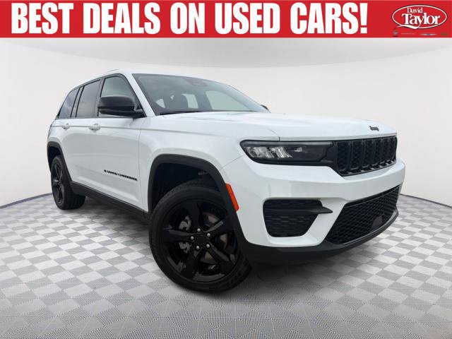 Used 2025 Jeep Grand Cherokee Altitude w/ Trailer Tow Package AWD/4WD image 1